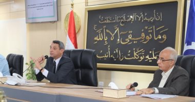 محافظ السويس يعقد اجتماع المجلس التنفيذي ويوافق على إقامة مشروعات خدمية