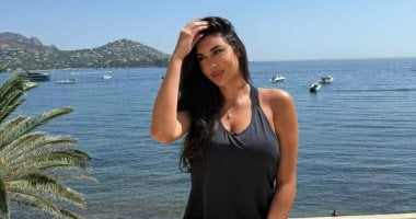 ياسمين صبري بإطلالات متنوعة بين الرياضة والموضة الصيفية أمام البحر ياسمين صبري