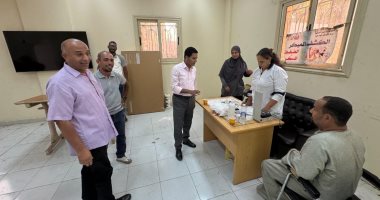 وكيل "صحة الأقصر" يتفقد أعمال القافلة الطبية بمركز شباب النجوع بإسنا.. صور