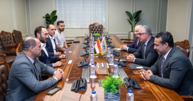 "اقتصادية قناة السويس" توقع عقد مصنع "نيل أورميه" التركية للمنسوجات والملابس