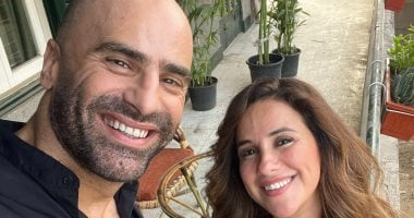 شيرى عادل وصالح عبد النبى فى كواليس ديجافو من مسلسل ما تراه ليس كما يبدو شيرى عادل وصالح عبد النبى