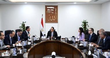 رئيس الوزراء يتابع مع وزير الإسكان موقف "سكن لكل المصريين" و"بيتك فى مصر" الدكتور مصطفى مدبولى رئيس مجلس الوزراء