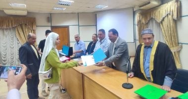 التأمين الصحى بسوهاج يكرم المتفوقين بالشهادات العامة فى احتفالية المولد النبوى جانب من التكريم