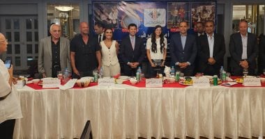 نيوز برو : 
                                            نادى الجزيرة يكرم أمينة عرفى بطلة العالم لناشئات الاسكواش
                                        