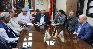 مياه سوهاج توقع عقود تنفيذ مشروع الصرف الصحى بقرية أولاد عزاز بـ378 مليون جنيه