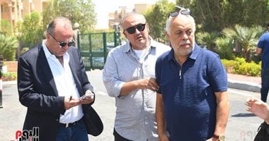 وصول جثمان المنتج طارق صيام إلى مسجد الشرطة بالشيخ زايد اخلال تشييع جنازة المنتج طارق صيام