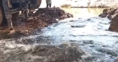 كسر مفاجئ بخط طرد صرف صحى بالجوايدة فى الأقصر وقطع المياه لحين الإصلاح
