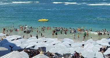 إعادة تشغيل شواطئ الإسكندرية بعد غلقها يوما واحدا بسبب "ملتم أغسطس".. تغيير لون الرايات للصفراء واستمرار الحمراء بقطاع غرب.. والمحافظة للمواطنين: راقبوا الرايات وتجنبوا نزول البحر بعد 7 مساء.. فيديو شواطئ الإسكندرية