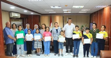 مدير تعليم سوهاج يكرم المعلمين والطلاب الفائزين على مستوى الجمهورية
