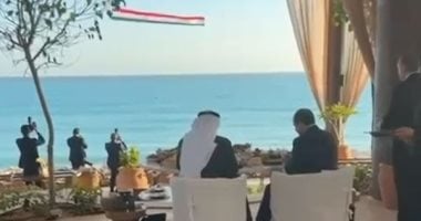 الرئيس عبد الفتاح السيسى والشيخ محمد بن زايد بأحد المطاعم وسط أجواء العلمين الساحرة..فيديو الرئيس عبد الفتاح السيسي و الشيخ محمد بن زايد