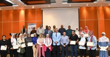 محافظ أسوان يشهد ختام برنامج تدريبى لإعداد دراسات مشروعات استثمارية