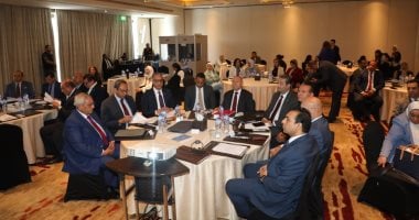 محافظ القاهرة: مشروع تطوير منطقة العتبة ينتهى قريباً جانب من الاجتماع