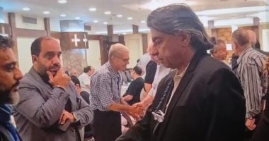اخبار نيوز : 
                                            أسرة الإعلامي عاطف كامل تتلقى واجب العزاء فى كنيسة مارمرقس
                                        