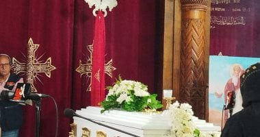 وصول جثمان الإعلامي عاطف كامل الي كنيسة مارمرقس بمصر الجديدة