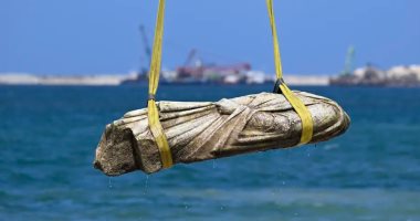 اهتمام عالمى باكتشاف تماثيل أثرية على ساحل الإسكندرية