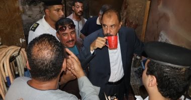 مواطن لمحافظ سوهاج: بنشرب مياه مجارى.. والمحافظ يشرب من الحنفية: "المياه حلوة"
