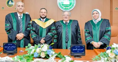 جامعة المنصورة تمنح الباحث عبد الله أبو سمرة دكتوراه الفلسفة فى إدارة الأعمال الباحث بين لجنة المناقشة