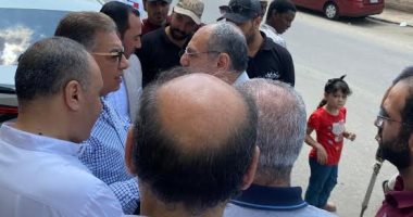 محافظ الدقهلية يلتقى المواطنين عقب صلاة الجمعة.. ويؤكد: نعمل لتحقيق احتياجاتكم