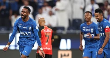 الهلال ضد الرياض.. الزعيم يحسم الشوط الأول بثنائية في الدوري السعودي "فيديو" احتفال متعب الحربي