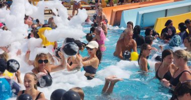 الفوم بارتي.. أجواء صيفية مميزة بفنادق البحر الأحمر