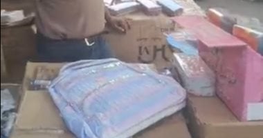 أرخص شنط مدارس في مصر.. الفجالة هتوفر لك كل احتياجات المدارس.. فيديو