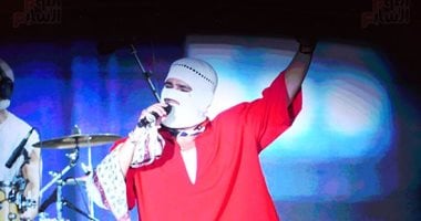 يشكر عائلته وحبيبته.. تووليت يختتم حفله خلال ختام مهرجان العلمين تووليت
