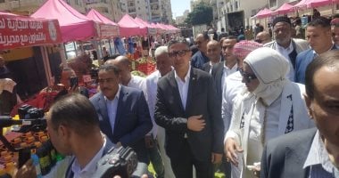 وزير التموين ومحافظ مطروح يفتتحان سوق اليوم الواحد وسط المدينة.. فيديو وصور