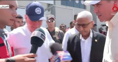 وصول وفد من مجلس الشيوخ الأمريكى إلى مركز المساعدات التابع للهلال الأحمر