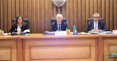 وزير التعليم العالى يوجه بالاستعداد المبكر للعام الدراسى الجديد وإعلان الجداول المجلس الأعلى للجامعات