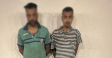 وزارة الداخلية تضبط لص لوحات معدنية وتاجر خردة متورط في شرائها منه المتهمان