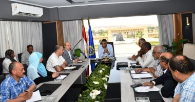 محافظ أسوان يناقش تحديات مشروع وادى النقرة.. اعرف التفاصيل
