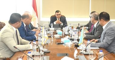 وزير الإسكان يتابع مشروع المماشى السياحية بمدينة 6 أكتوبر