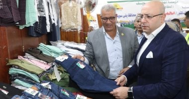 محافظ بنى سويف يفتتح المعرض السنوى لتوزيع الزى المدرسى على الأسر الأولى بالرعاية