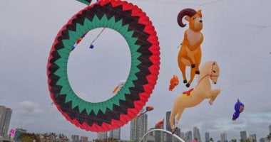 أفيال وفهود وثعابين تحلق فى السماء.. فعاليات كرنفال الطائرات الورقية بسريلانكا صور من مهرجان الطائرات الورقية الدولي في سريلانكا