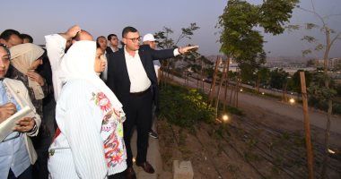 جولة مفاجئة لوزير الإسكان بمشروع حدائق "تلال الفسطاط".. صور