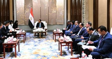 رئيس الوزراء يلتقى رئيسة شركة جيانغسو فينغهاى المحدودة لتطوير تحلية مياه البحر خلال اللقاء
