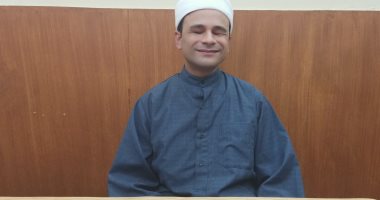 طارق دسوقى من ذوى البصيرة يقلد الشيخ السيد متولى بمسابقة دولة التلاوة بالمنوفية