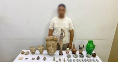 متحف أثرى.. الداخلية تضبط تاجرا فى المنيا بحوزته 577 قطعة أثرية.. صور المتهم والمضبوطات
