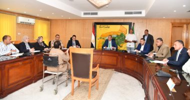 محافظ الفيوم يوجه بتوفير مشروعات تنموية وفرص عمل بالقطاع الخاص لذوى الهمم