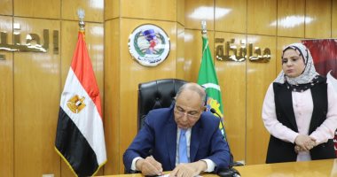 محافظ المنيا يوجه بتدعيم شبكات مياه الشرب وتمهيد الطرق فى القرى