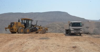 طريق أسيوط - البحر الأحمر.. شريان استراتيجي يربط الصعيد بالبحر الأحمر.. يفتح آفاق جديدة للتنمية والاستثمار الزراعي والصناعي.. محافظ أسيوط: الطريق يعد محركًا اقتصاديًا مهمًا للمحافظة ويعزز حركة النقل والتجارة طريق أسيوط - البحر الأحمر