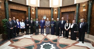 شيخ الأزهر ووزير الصحة يشهدان توقيع بروتوكول تعاون بين الأزهر الشريف والوزارة توقيع بروتوكول تعاون بين الأزهر الشريف ووزارة الصحة