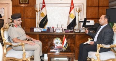 الزميل زكى القاضى مع اللواء توفيق مختار توفيق