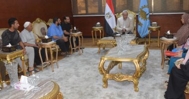 محافظ الغربية يسلم عقود 120 وحدة سكنية جديدة لأهالي أبو شاهين