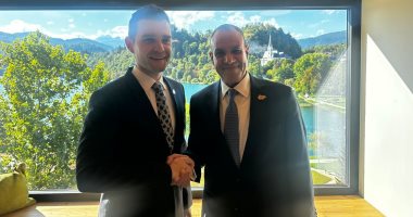 وزير الخارجية يلتقي وزير خارجية شمال مقدونيا على هامش منتدى بليد الاستراتيجي