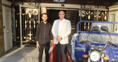 لفتة إنسانية من محافظ القليوبية.. تروسيكل ومساعدة مالية لابن ضحية حريق القناطر