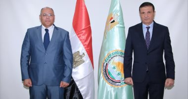 وزير الزراعة يبحث مع سفير مصر الجديد لدى الكويت تعزيز التعاون الزراعي وزير الزراعة وسفير مصر الجديد لدى دولة الكويت