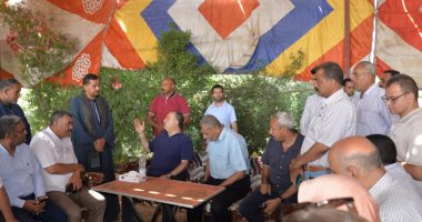 محافظ أسيوط يتفقد مواقع تجهيز وتصدير "الرمان" بقرية بويط بساحل سليم