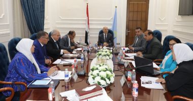 محافظ القاهرة يجرى مقابلات شخصية لتعيين 35 شخصا بوظائف مدير عام