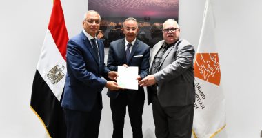 اخبار نيوز : 
                                            المتحف المصري الكبير يحصل على اعتماد تقرير الانبعاثات الكربونية استعدادًا لافتتاحه
                                        